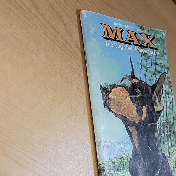 8 paperback books about dogs. - Picture 10 of 13